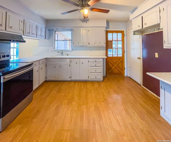 1512 E Bowie, Beeville, TX 78102