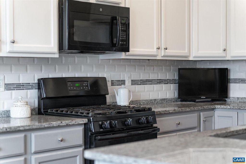 Image 14 of property listing at 171 COTTAGE CT, Zion Crossroads, VA 22942