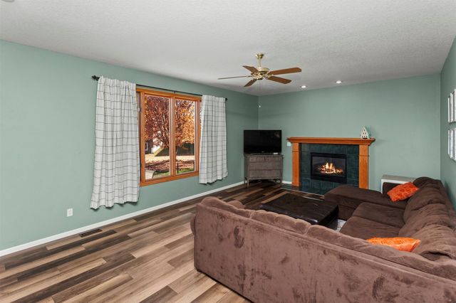 301 NW Seasons Drive, Ankeny, IA 50023