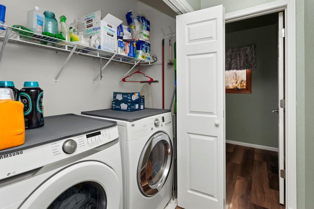 301 NW Seasons Drive, Ankeny, IA 50023