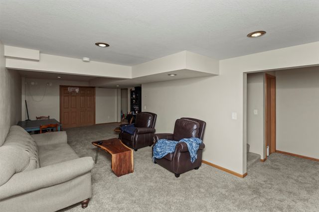 301 NW Seasons Drive, Ankeny, IA 50023