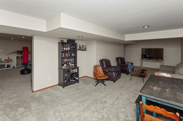 301 NW Seasons Drive, Ankeny, IA 50023