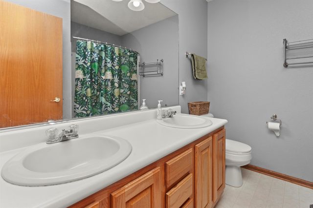 301 NW Seasons Drive, Ankeny, IA 50023