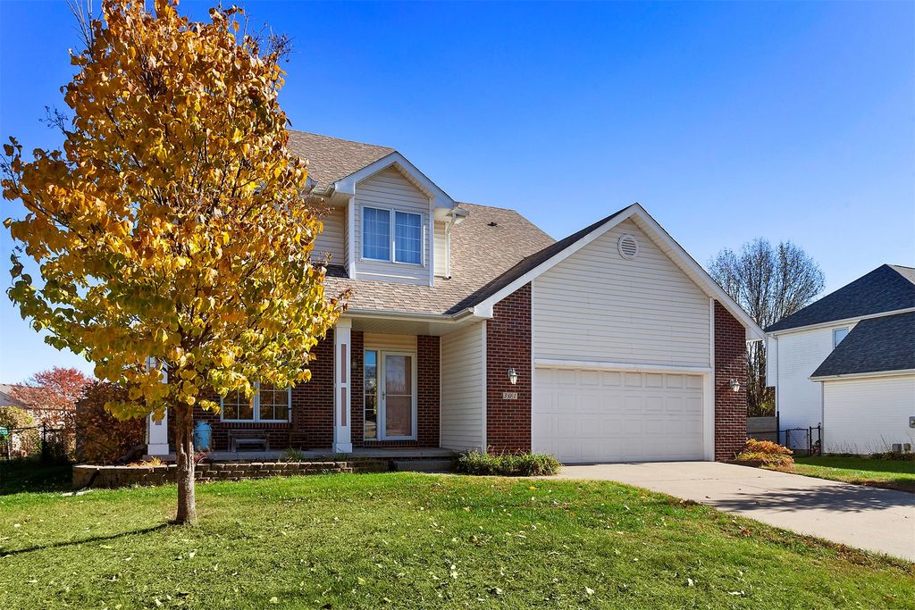 301 NW Seasons Drive, Ankeny, IA 50023