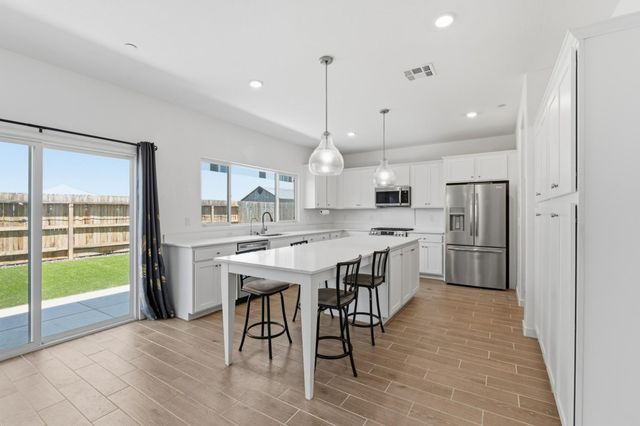 7242 E Amherst Avenue, Fresno, CA 93737