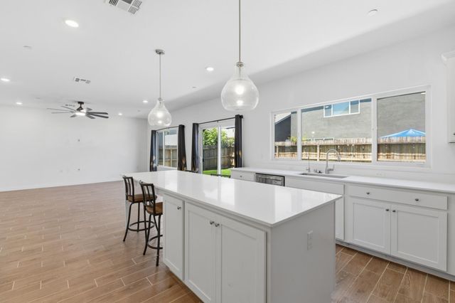 7242 E Amherst Avenue, Fresno, CA 93737