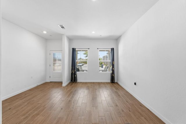 7242 E Amherst Avenue, Fresno, CA 93737
