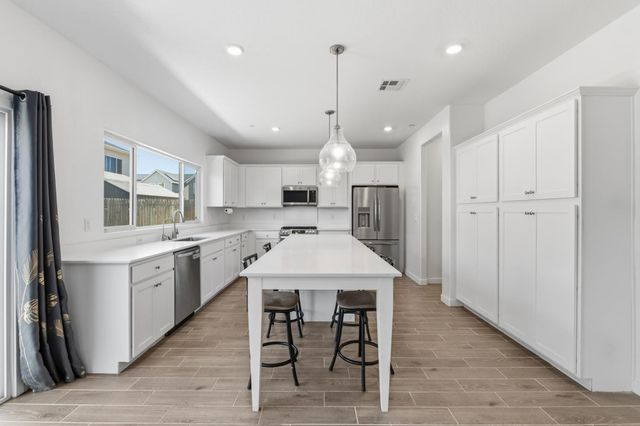 7242 E Amherst Avenue, Fresno, CA 93737