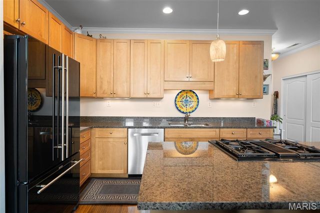 2211 S Grand Boulevard 302, St Louis, MO 63104