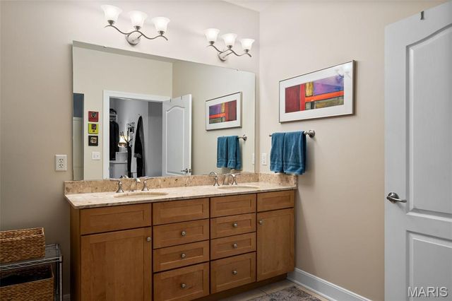 2211 S Grand Boulevard 302, St Louis, MO 63104