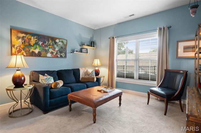 2211 S Grand Boulevard 302, St Louis, MO 63104