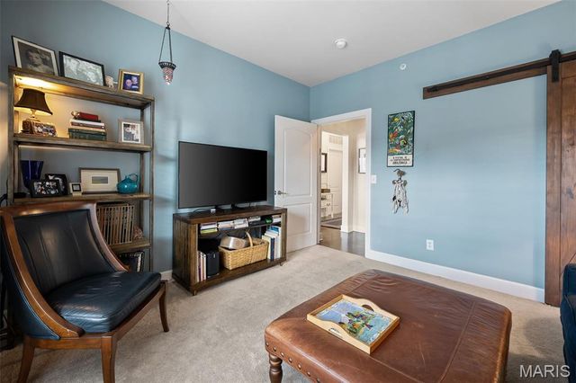 2211 S Grand Boulevard 302, St Louis, MO 63104