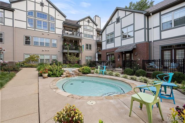 2211 S Grand Boulevard 302, St Louis, MO 63104