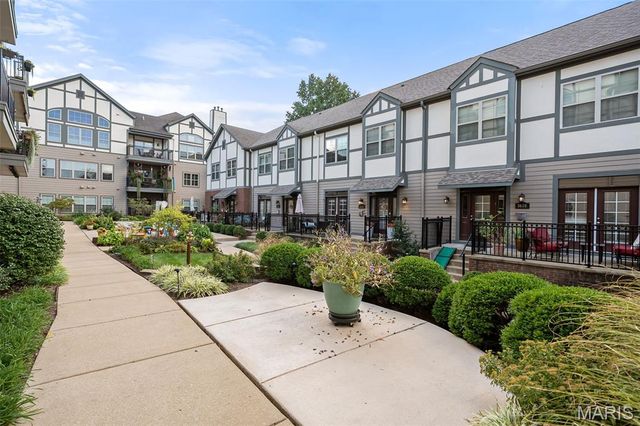 2211 S Grand Boulevard 302, St Louis, MO 63104