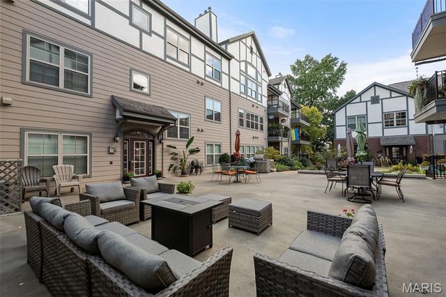 2211 S Grand Boulevard 302, St Louis, MO 63104