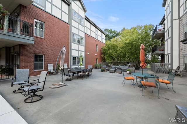 2211 S Grand Boulevard 302, St Louis, MO 63104