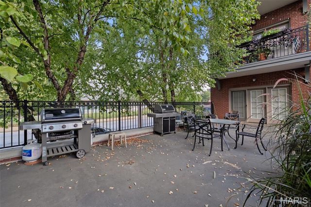 2211 S Grand Boulevard 302, St Louis, MO 63104