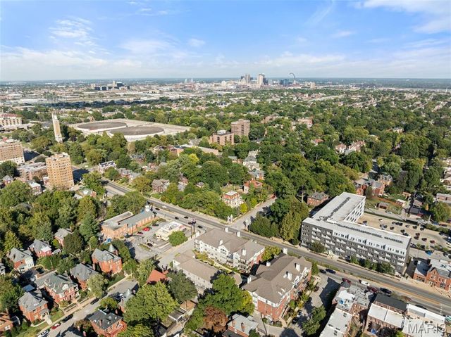 2211 S Grand Boulevard 302, St Louis, MO 63104