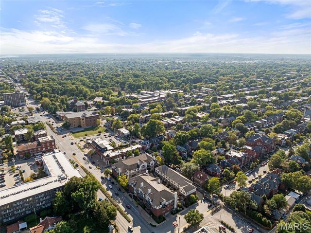 2211 S Grand Boulevard 302, St Louis, MO 63104