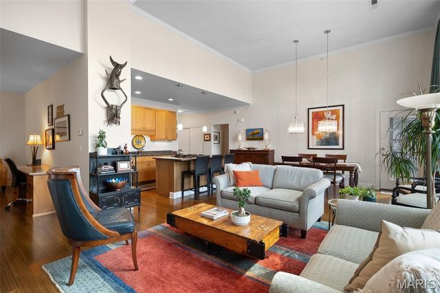 2211 S Grand Boulevard 302, St Louis, MO 63104