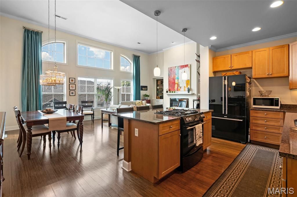 2211 S Grand Boulevard 302, St Louis, MO 63104