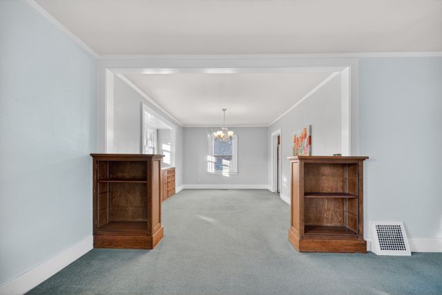 1606 E 32nd Street, Des Moines, IA 50317