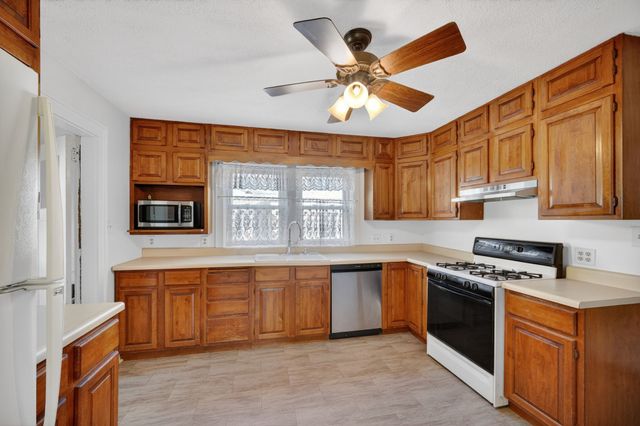 1606 E 32nd Street, Des Moines, IA 50317