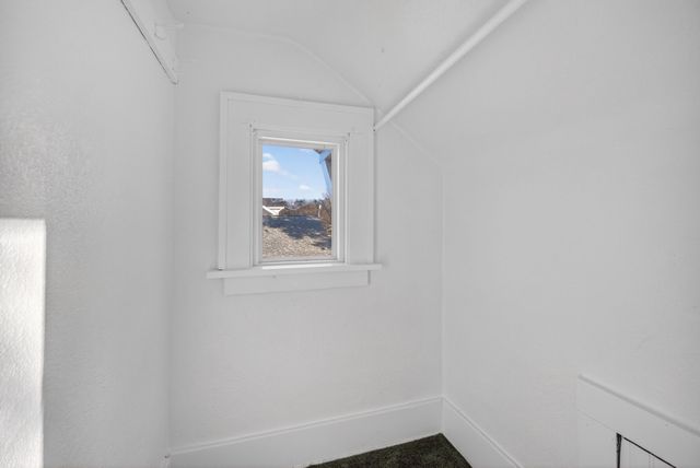 1606 E 32nd Street, Des Moines, IA 50317