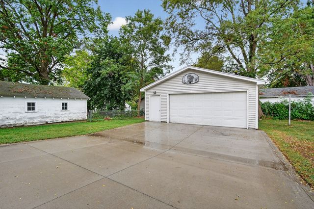 1606 E 32nd Street, Des Moines, IA 50317