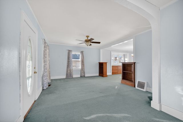 1606 E 32nd Street, Des Moines, IA 50317