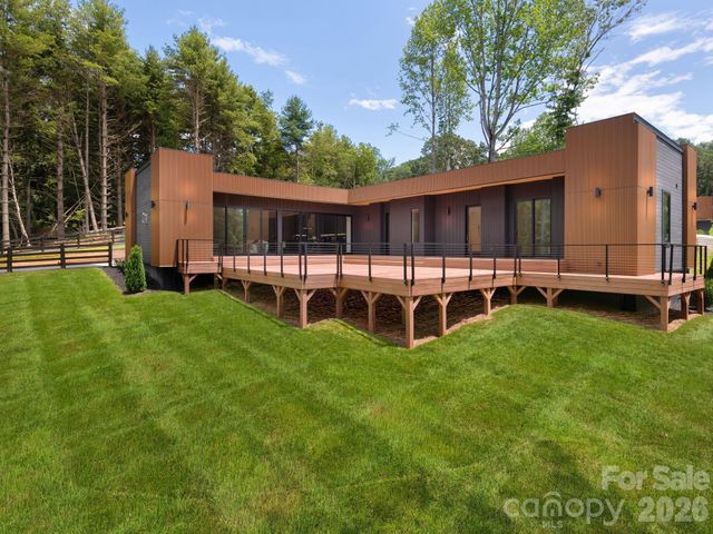 78 Manchester Way, Mills River, NC 28759