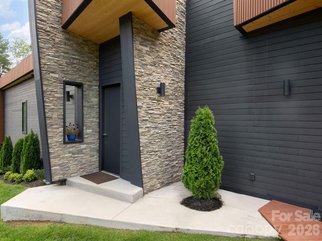 78 Manchester Way, Mills River, NC 28759