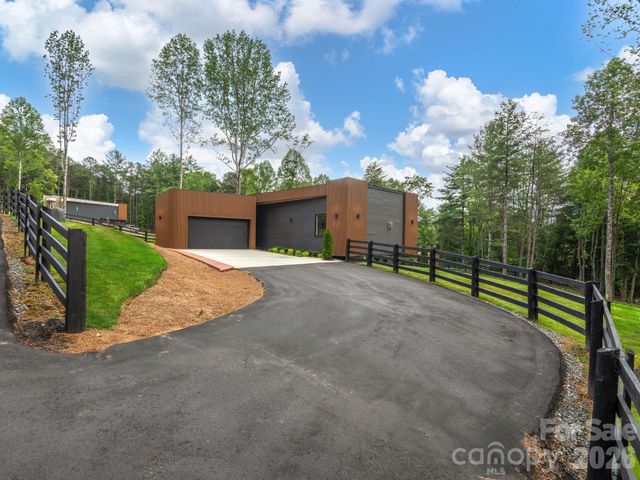 78 Manchester Way, Mills River, NC 28759
