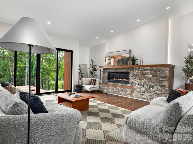 78 Manchester Way, Mills River, NC 28759