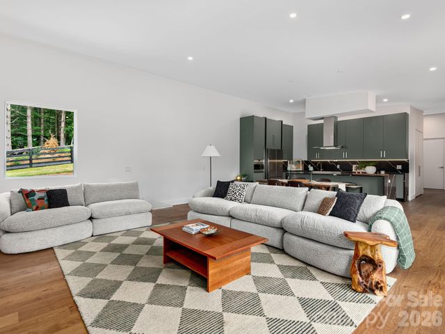 78 Manchester Way, Mills River, NC 28759