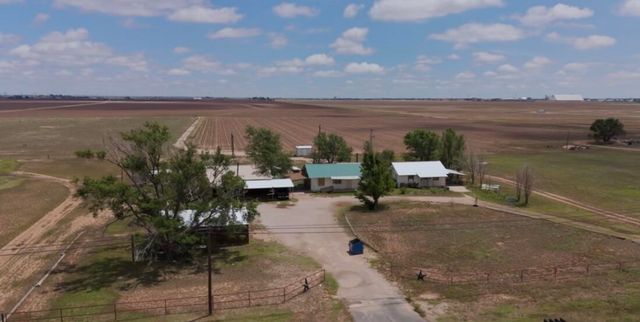 862 N US-385, Levelland, TX 79336