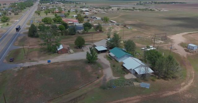 862 N US-385, Levelland, TX 79336