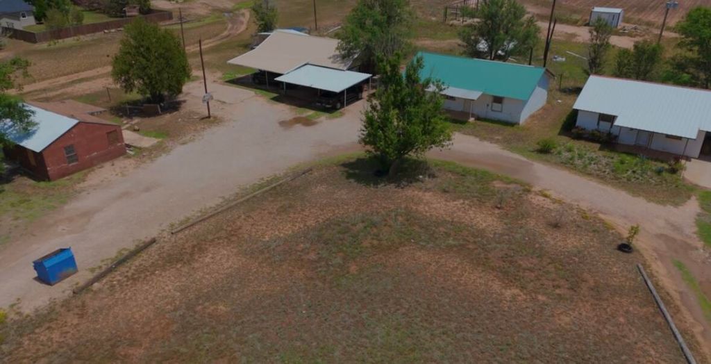 862 N US-385, Levelland, TX 79336