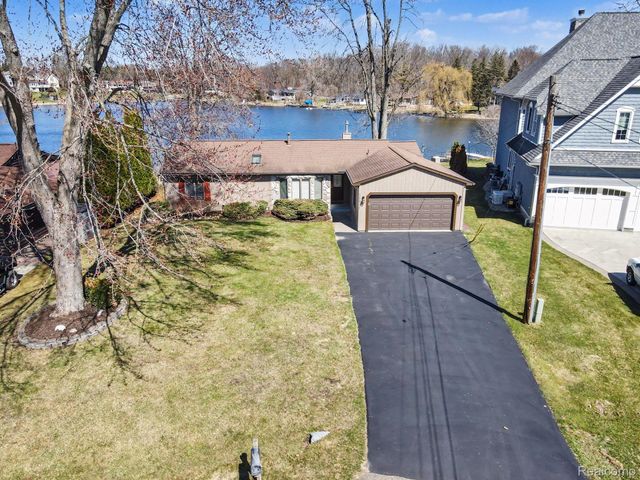 11591 PLEASANT VIEW Drive, Hamburg Township, MI 48169