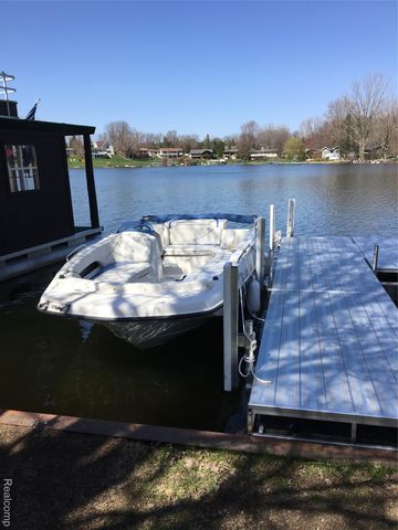 11591 PLEASANT VIEW Drive, Hamburg Township, MI 48169