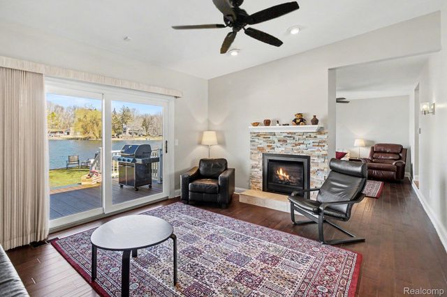 11591 PLEASANT VIEW Drive, Hamburg Township, MI 48169