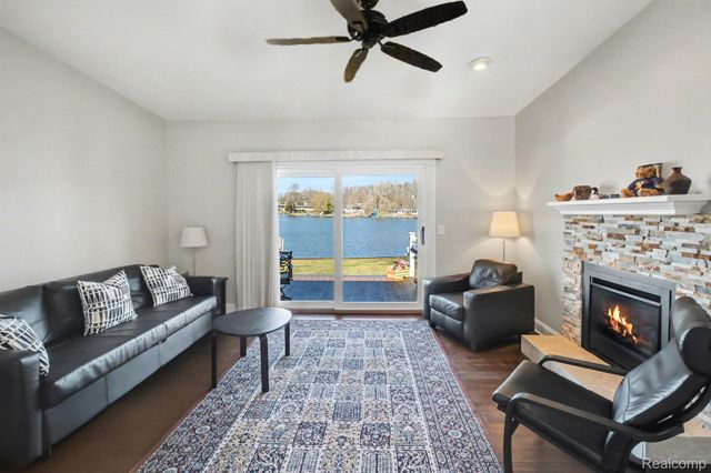 11591 PLEASANT VIEW Drive, Hamburg Township, MI 48169