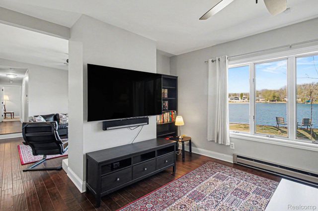 11591 PLEASANT VIEW Drive, Hamburg Township, MI 48169