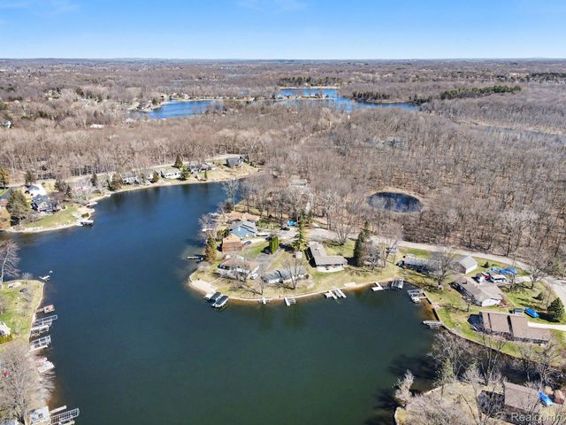 11591 PLEASANT VIEW Drive, Hamburg Township, MI 48169