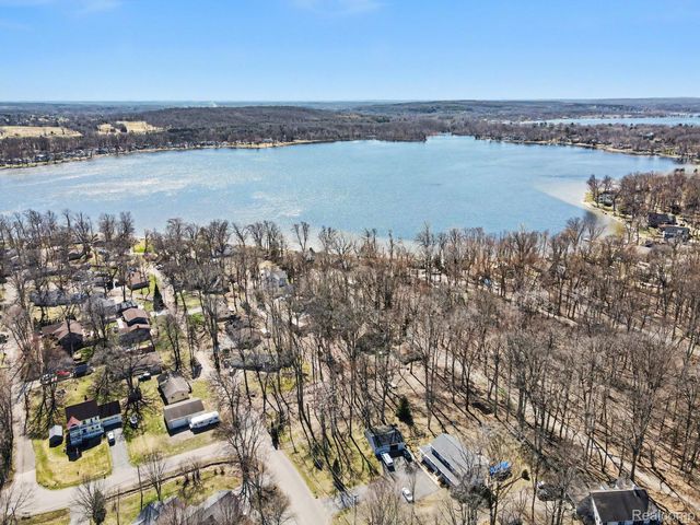 11591 PLEASANT VIEW Drive, Hamburg Township, MI 48169