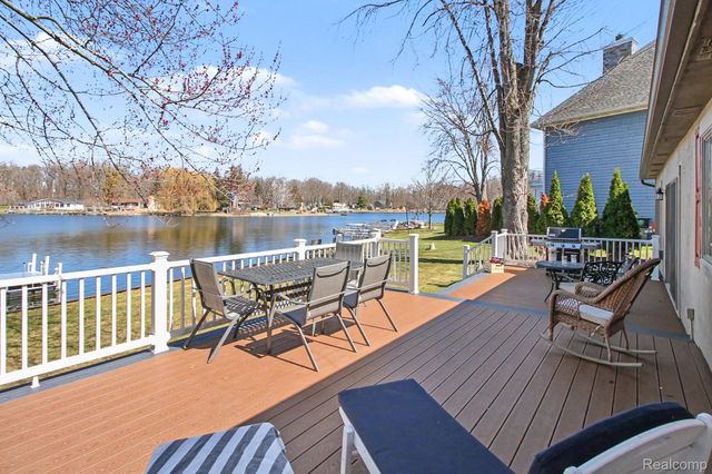 11591 PLEASANT VIEW Drive, Hamburg Township, MI 48169