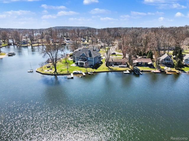 11591 PLEASANT VIEW Drive, Hamburg Township, MI 48169