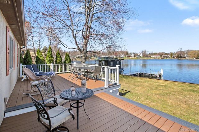 11591 PLEASANT VIEW Drive, Hamburg Township, MI 48169