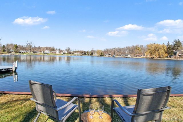 11591 PLEASANT VIEW Drive, Hamburg Township, MI 48169