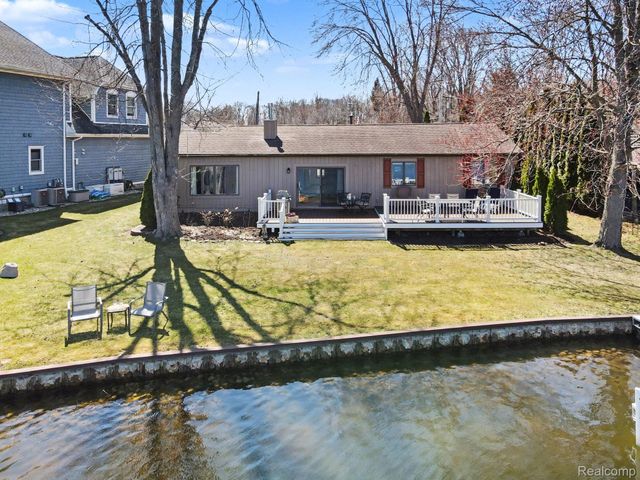 11591 PLEASANT VIEW Drive, Hamburg Township, MI 48169